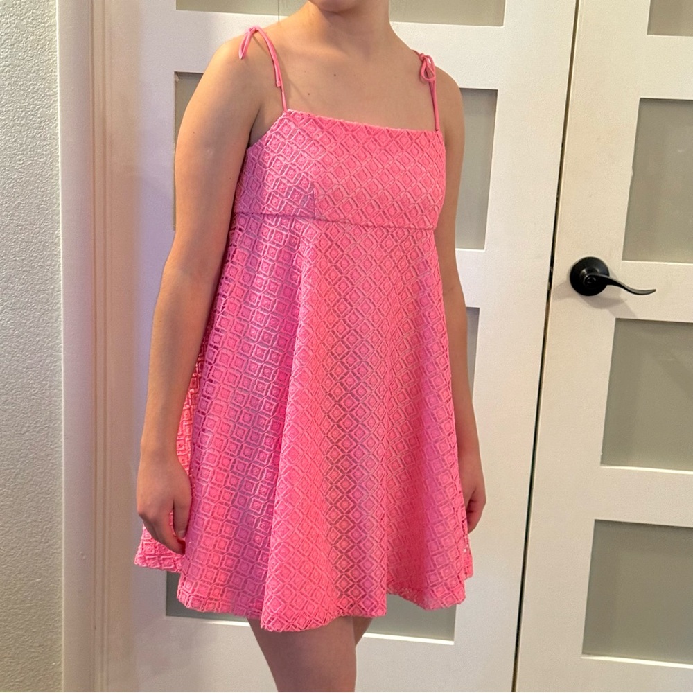 AMANDA UPRICHARD Kellyann Mini Dress in Shockibg Pink. Size S